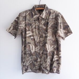 Camo outdoors leafs short sleeve button down MEDIUM MEN Casual dress shirt